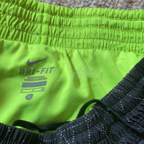 Nike Dri-Fit women’s running athletic shorts - Picture 6 of 11
